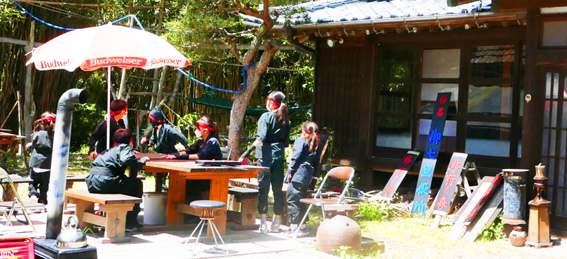 屋外バーベキュー場