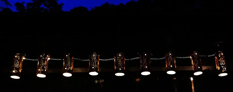 点灯後の竹灯籠