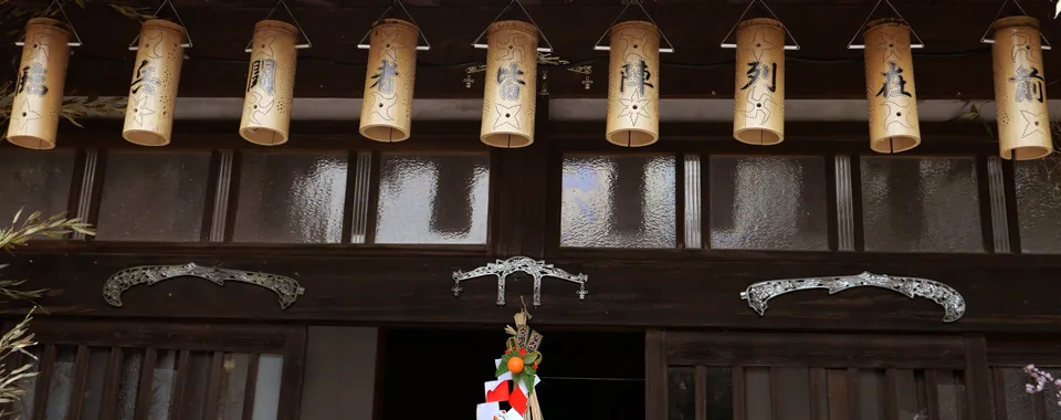 点灯前の竹灯籠